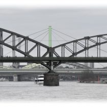 Fl10 Kat298 4_Brücken_Köln, Fotodruck auf Bütten.   Foto: Dr. Elke Glatzer, Köln