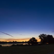 (05) Kurz vor Sonnenaufgang am Rhein bei Rodenkirchen