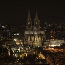 209 Dom zur blauen Stunde, Leuchtkastenbild 120 x 120 cm; Foto: Elke Glatzer