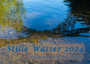 Titelfoto des Kalenders 'Stille Wasser' mit einem Bild der Wupper, in der sich die Müngstener Brücke spiegelt.