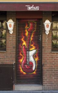E-Gitarre als Graffiti in der Kölner Südstadt