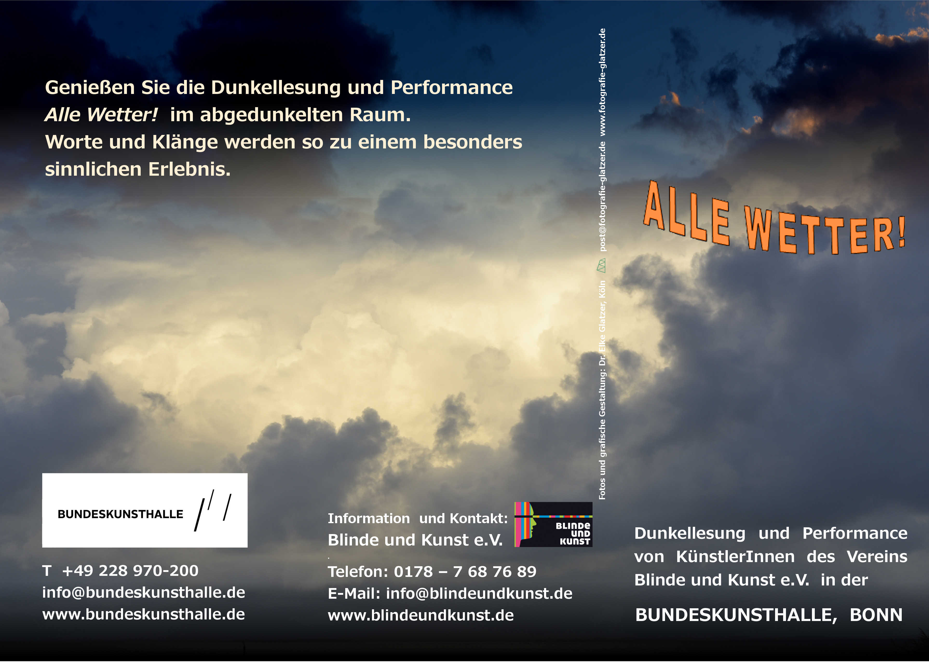 Einladungsflyer (Vorderseite, Zickzackfalz) zur Dunkellesung ALLE WETTER! in der Bonner Bundeskunsthalle am 27. Januar 2018 / Fotomotiv: Wolken, von Elke Glatzer