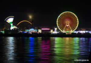 Deutzer Kirmes, vom linken Rheinufer aus gesehen. Foto: Elke Glatzer